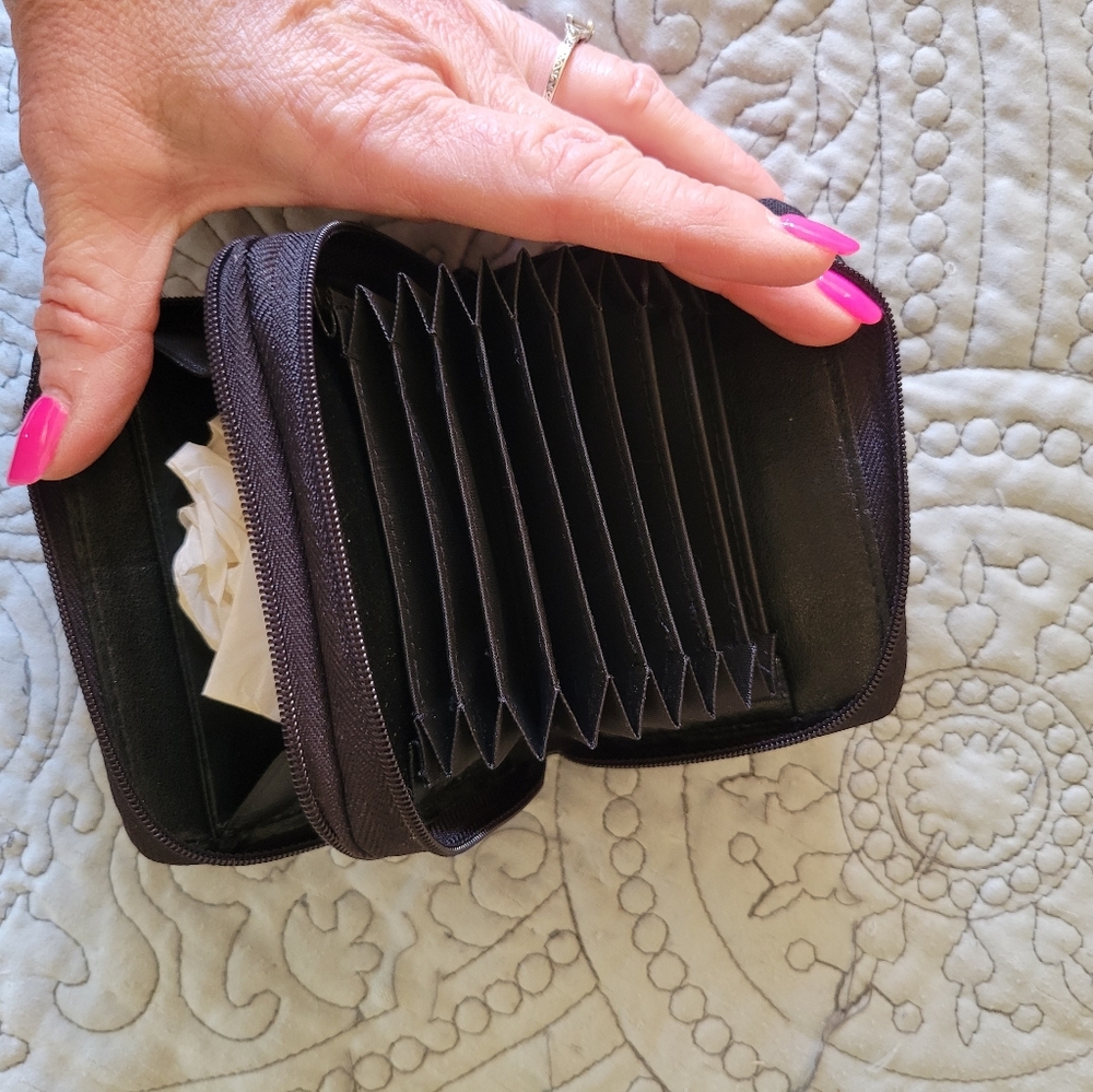 Buxton Wallet - Picture 2 of 3